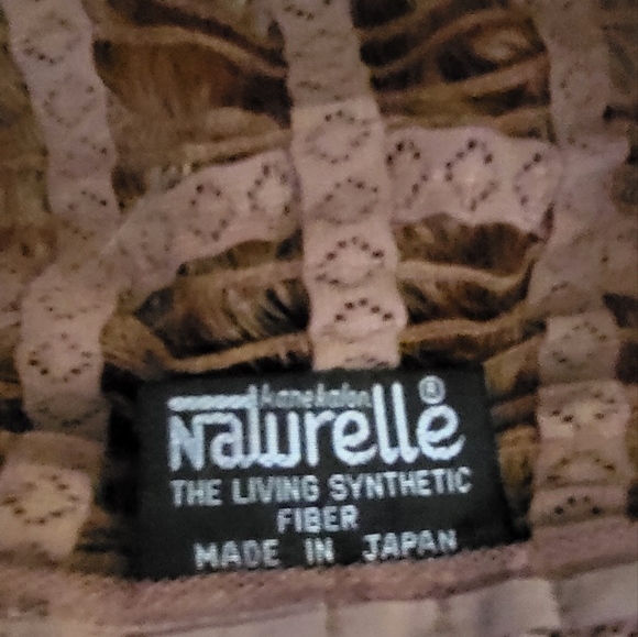 AUBURN WIG - Picture 8 of 10